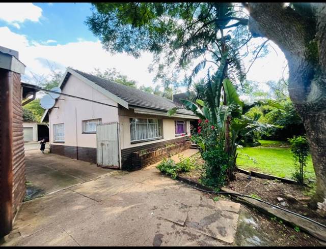 6 BEDROOM HOUSE FOR SALE IN RHODESFIELD
